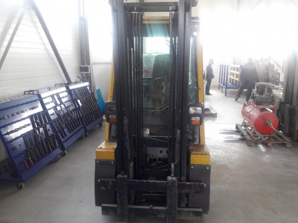 Gabelstapler typu Caterpillar GP30,  v Черняхів (Obrázek 3)