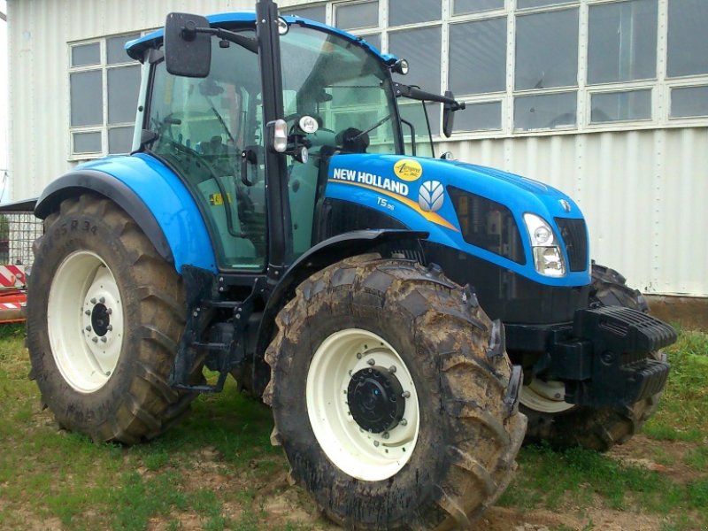 Traktor typu New Holland T 5.95, Gebrauchtmaschine v Nitra (Obrázok 1)