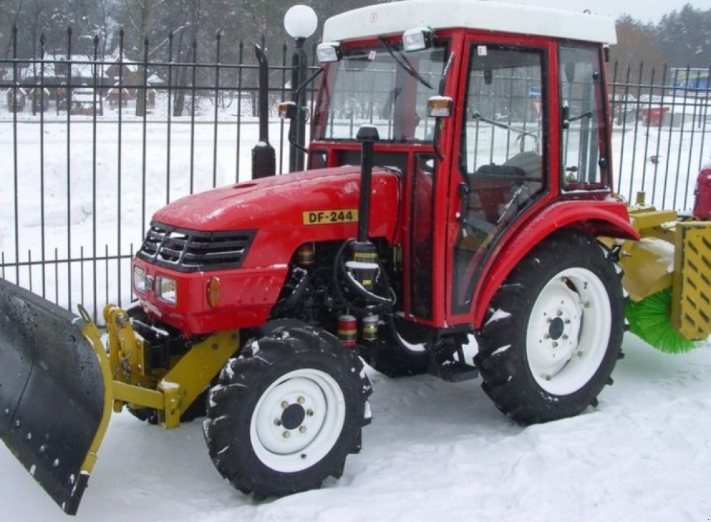 Hopfentraktor a típus LOVOL TE 244, Neumaschine ekkor: Київ (Kép 2)