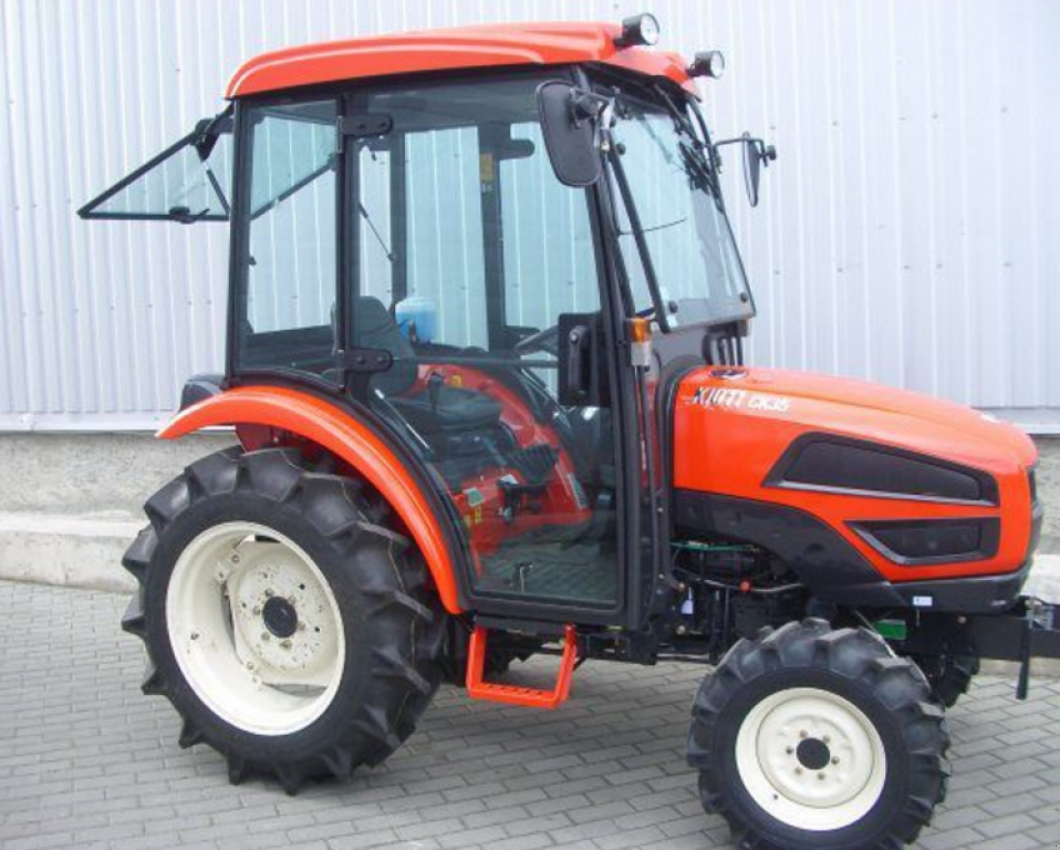 Hopfentraktor a típus Kioti CK35, Neumaschine ekkor: Київ (Kép 1)