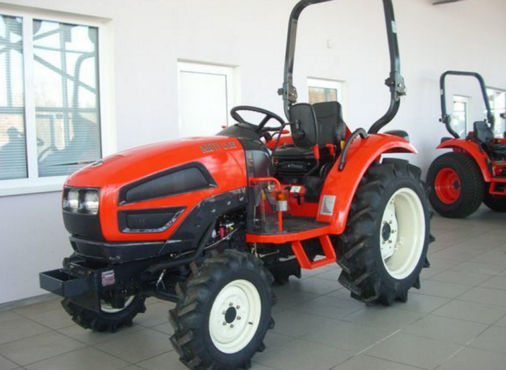 Hopfentraktor of the type Kioti CK35, Neumaschine in Київ (Picture 1)