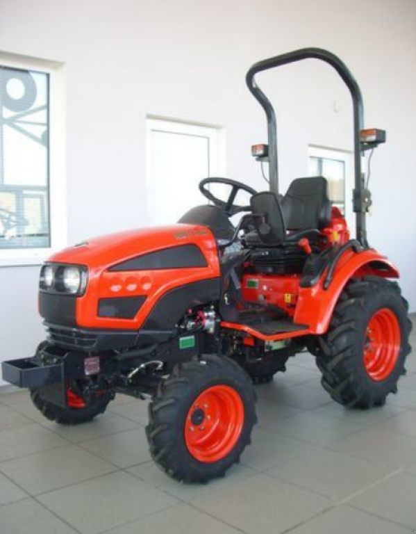 Hopfentraktor a típus Kioti CK22, Neumaschine ekkor: Київ (Kép 1)