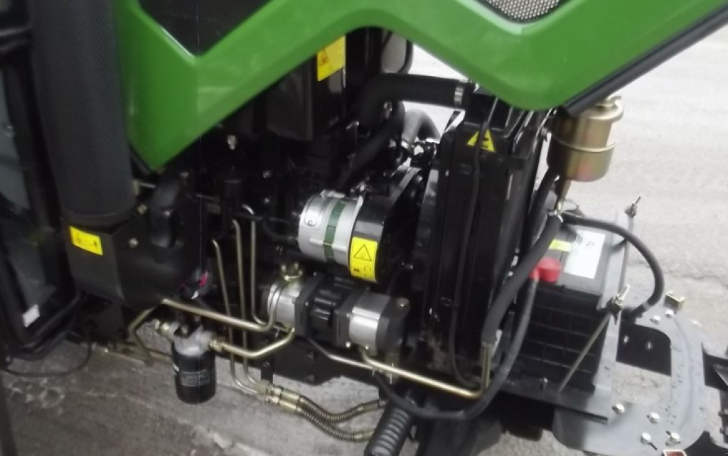 Hopfentraktor a típus Zoomlion RF-354B, Neumaschine ekkor: Київ (Kép 7)