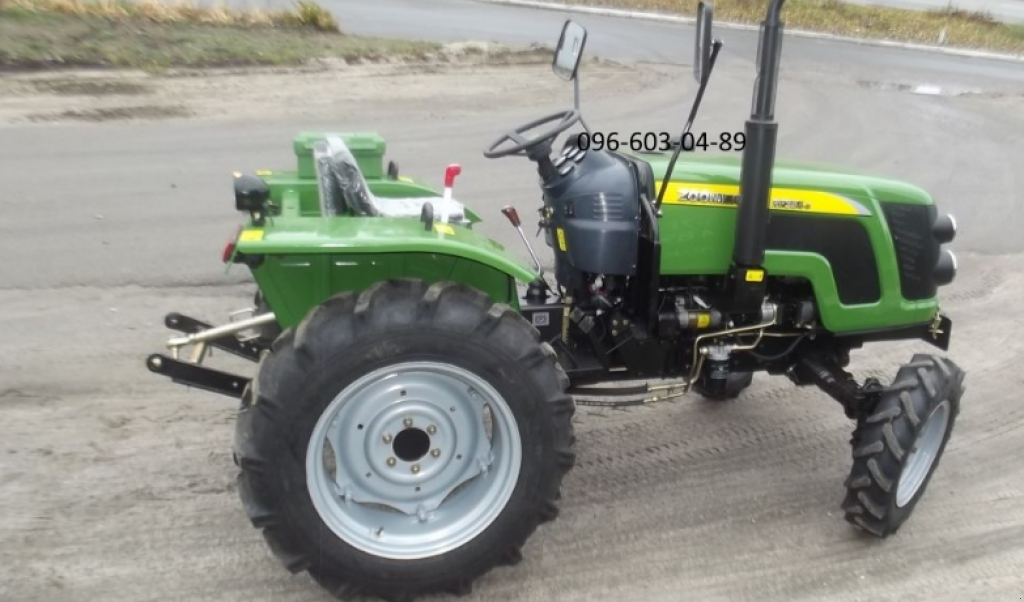 Hopfentraktor a típus Zoomlion RF-354B, Neumaschine ekkor: Київ (Kép 1)