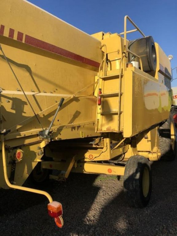 Oldtimer-Mähdrescher tipa New Holland TX32, Neumaschine u Володарка (Slika 2)