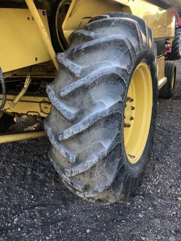 Oldtimer-Mähdrescher tipa New Holland TX32, Neumaschine u Володарка (Slika 4)