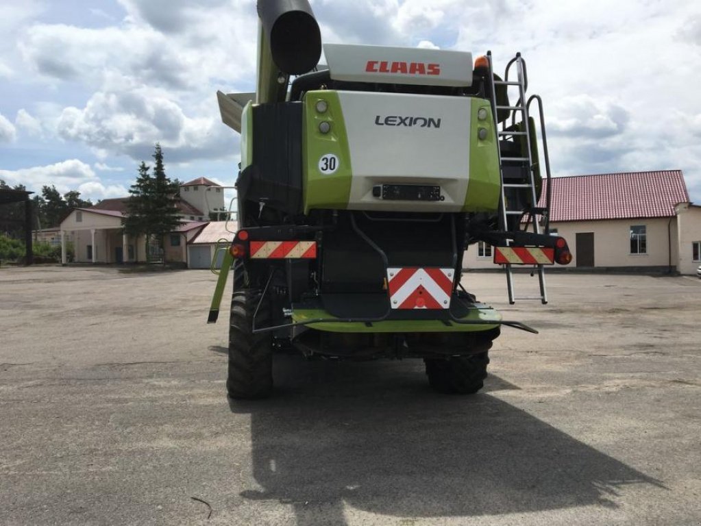 Oldtimer-Mähdrescher des Typs CLAAS Lexion 760, Neumaschine in Володарка (Bild 4)