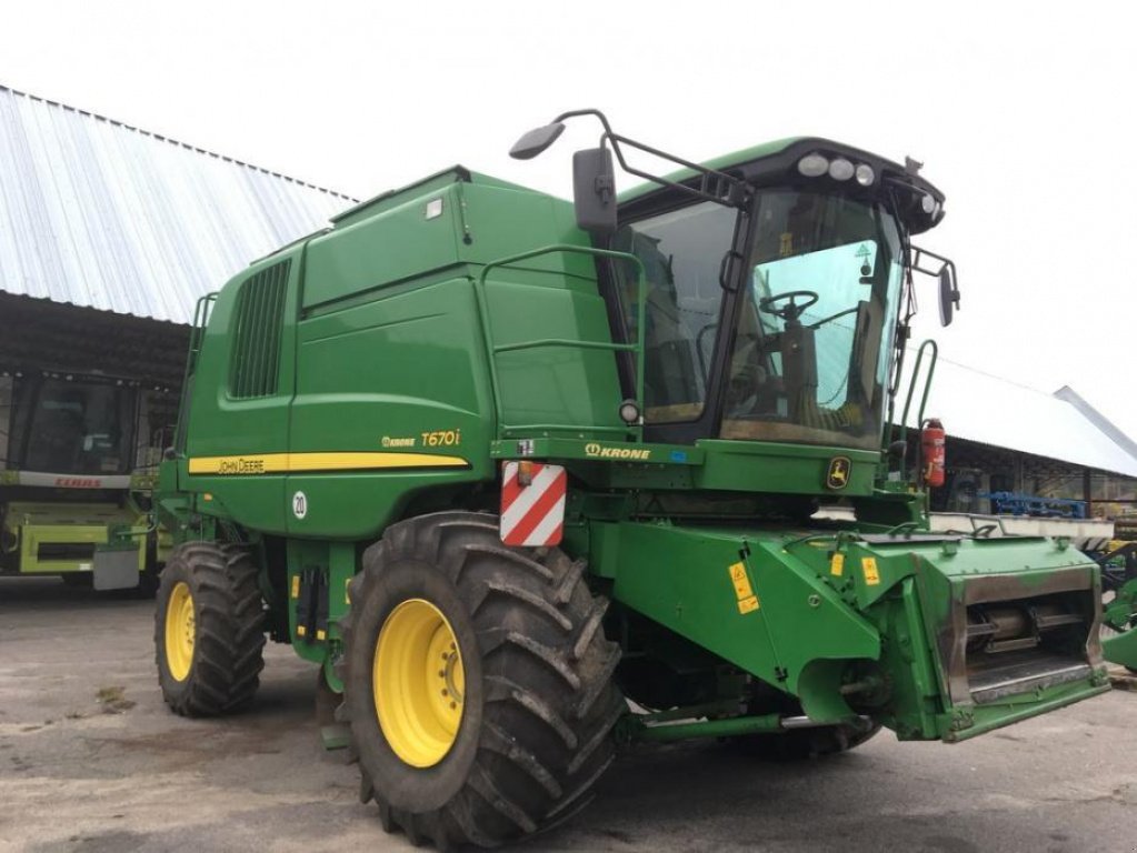 Oldtimer-Mähdrescher del tipo John Deere T670i, Neumaschine In Володарка (Immagine 1)