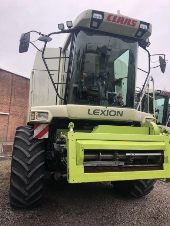 Oldtimer-Mähdrescher des Typs CLAAS Lexion 480, Neumaschine in Володарка (Bild 5)