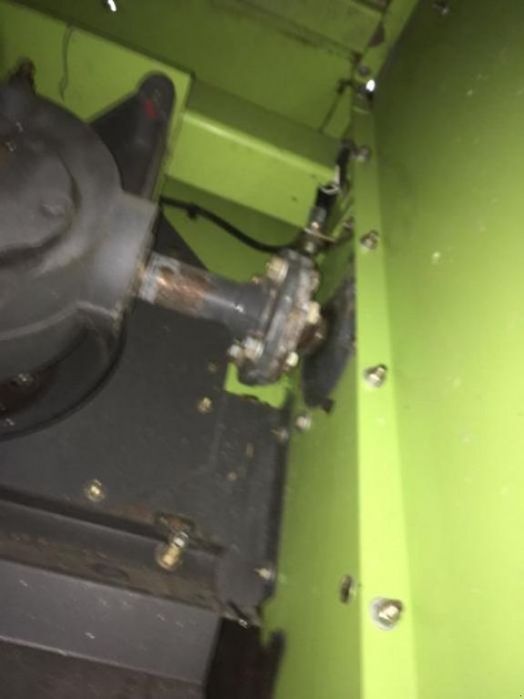 Oldtimer-Mähdrescher des Typs CLAAS Lexion 480, Neumaschine in Володарка (Bild 10)