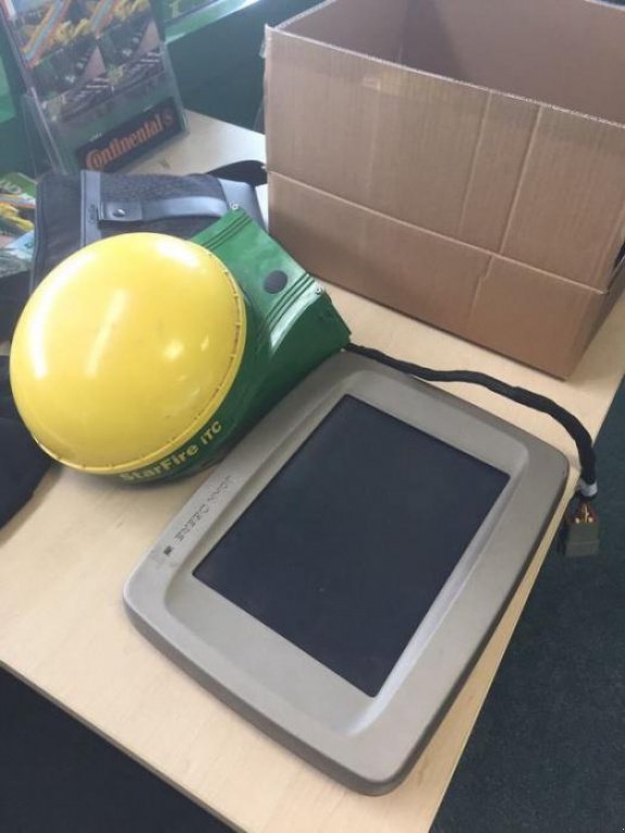 Oldtimer-Mähdrescher des Typs John Deere T660, Gebrauchtmaschine in Володарка (Bild 8)