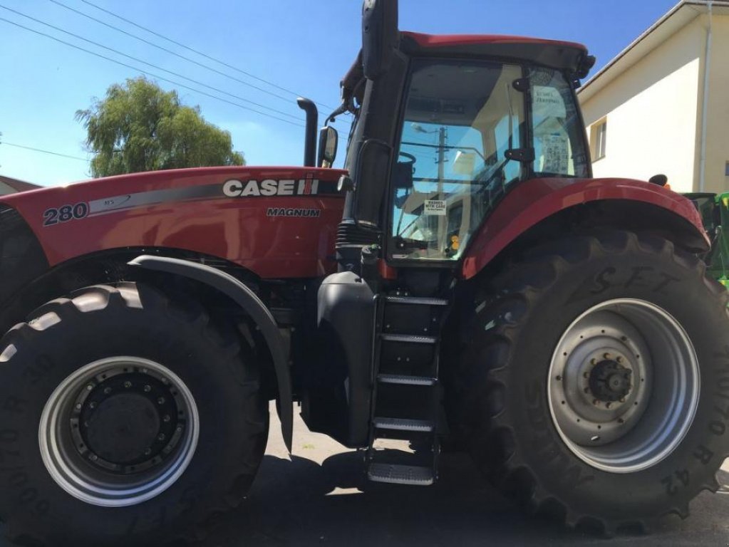 Oldtimer-Traktor des Typs Case IH Magnum 280, Neumaschine in Володарка (Bild 7)