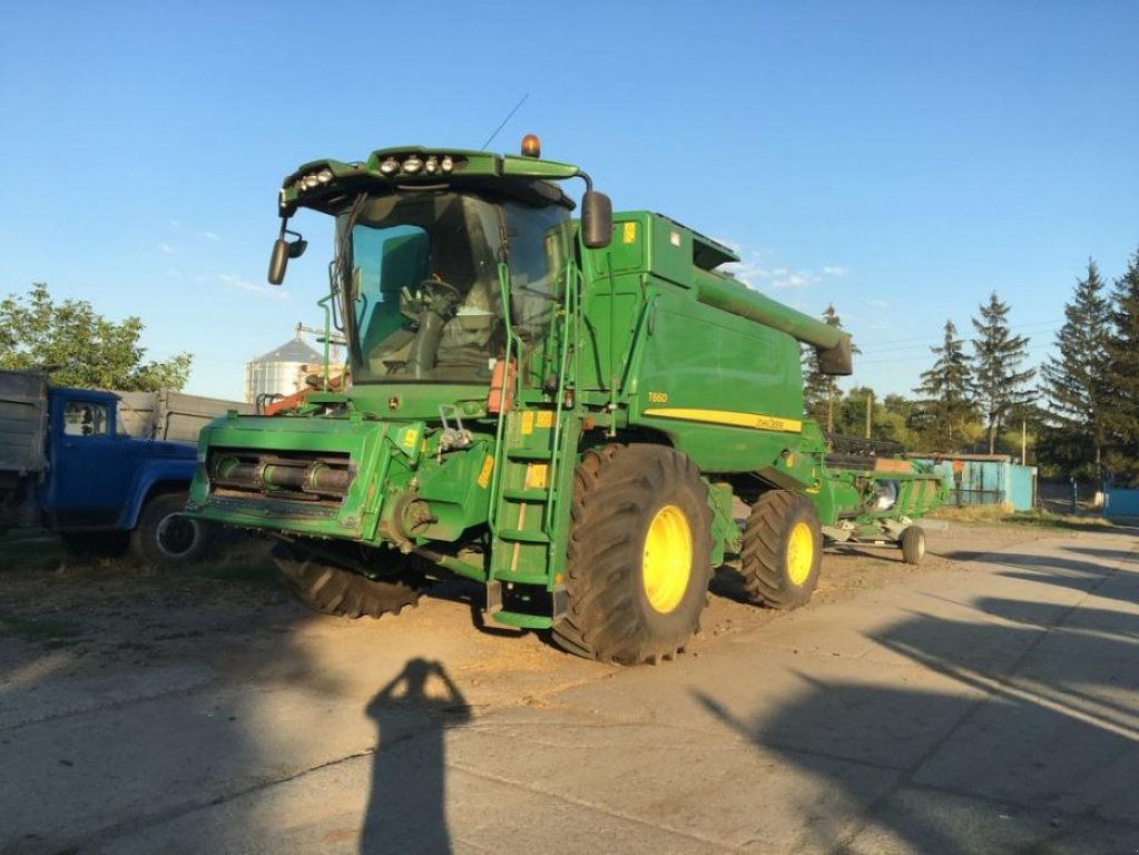 Oldtimer-Mähdrescher des Typs John Deere T660, Gebrauchtmaschine in Володарка (Bild 1)