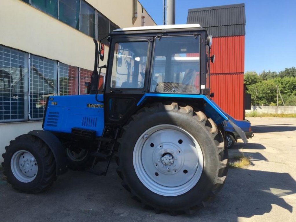 Oldtimer-Traktor typu Belarus Беларус-892, Neumaschine v Володарка (Obrázek 2)