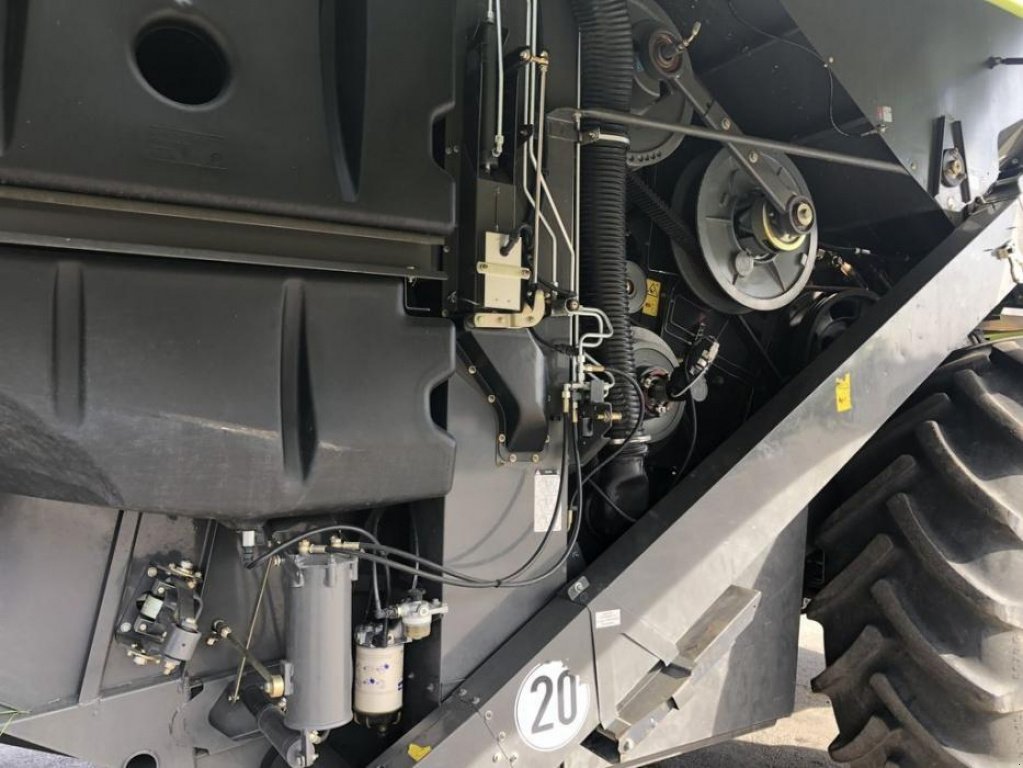 Oldtimer-Mähdrescher des Typs CLAAS Lexion 760, Neumaschine in Володарка (Bild 10)