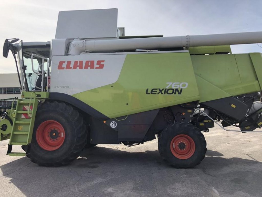 Oldtimer-Mähdrescher des Typs CLAAS Lexion 760, Neumaschine in Володарка (Bild 13)