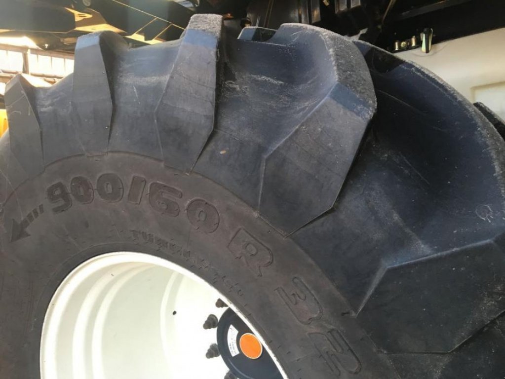 Oldtimer-Mähdrescher del tipo New Holland CR9080, Neumaschine In Володарка (Immagine 9)