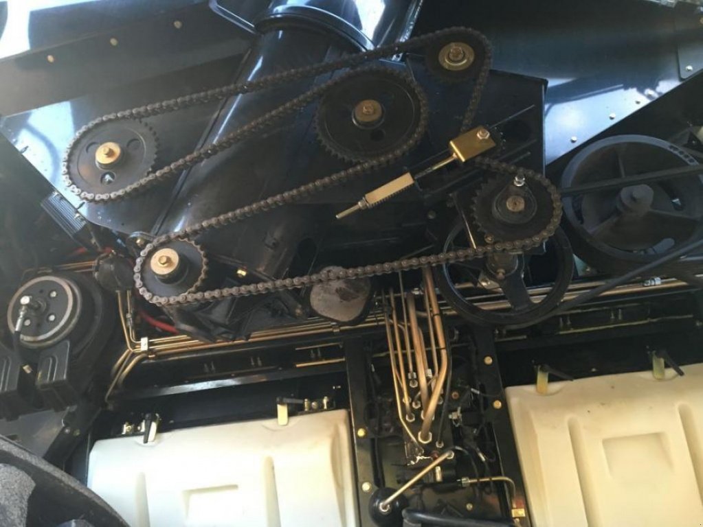 Oldtimer-Mähdrescher del tipo New Holland CR9080, Neumaschine In Володарка (Immagine 10)