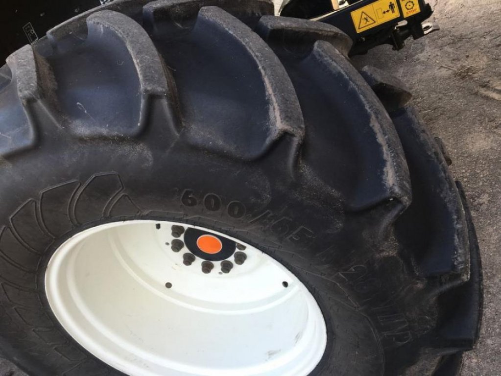 Oldtimer-Mähdrescher del tipo New Holland CR9080, Neumaschine In Володарка (Immagine 12)