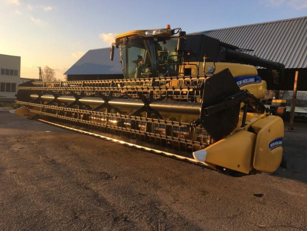 Oldtimer-Mähdrescher del tipo New Holland CR9080, Neumaschine In Володарка (Immagine 5)