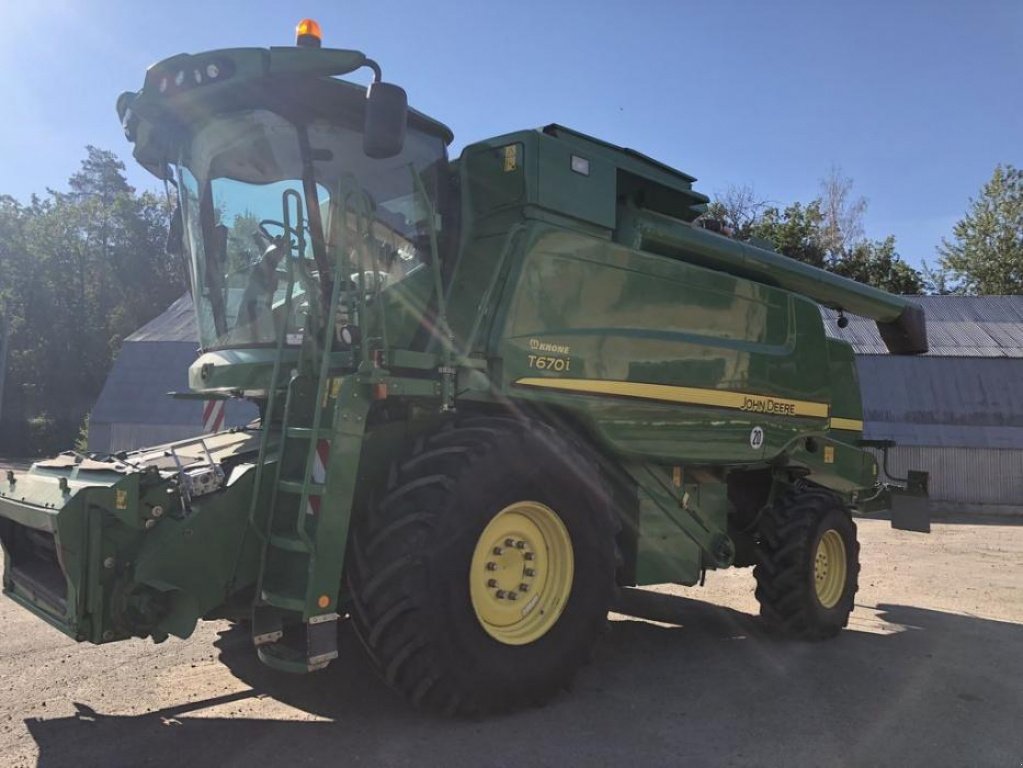 Oldtimer-Mähdrescher des Typs John Deere T660i, Neumaschine in Володарка (Bild 12)