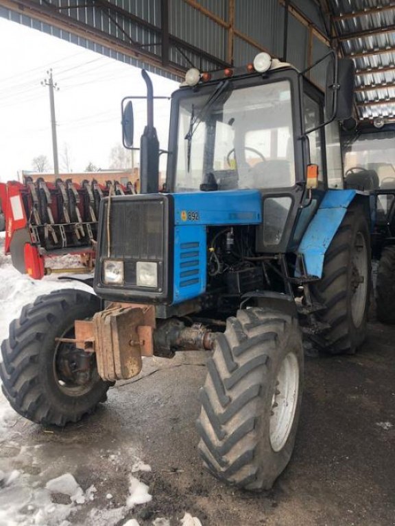 Oldtimer-Traktor typu Belarus Беларус-892, Neumaschine v Володарка (Obrázek 3)