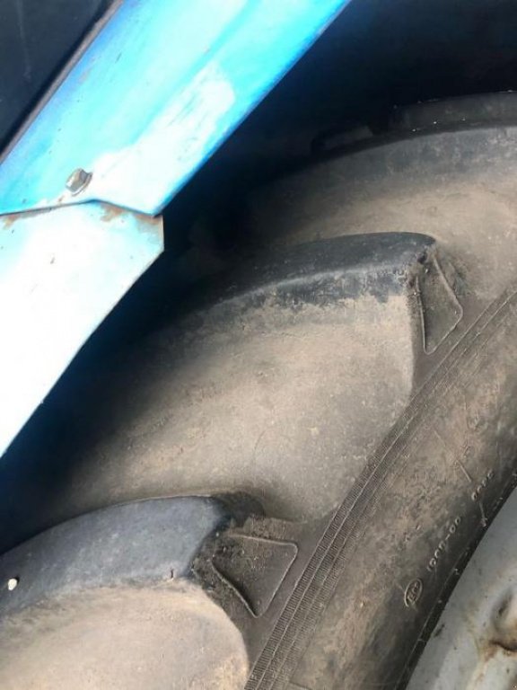 Oldtimer-Traktor typu Belarus Беларус-892, Neumaschine v Володарка (Obrázek 2)