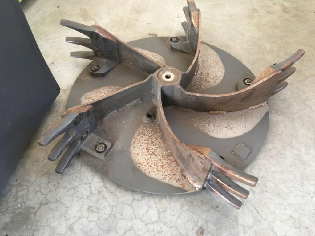 Oldtimer-Mähdrescher typu CLAAS Lexion 480, Gebrauchtmaschine v Володарка (Obrázek 1)