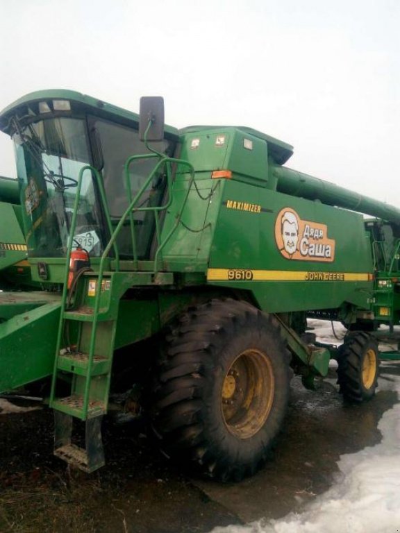 Oldtimer-Mähdrescher of the type John Deere 9600, Neumaschine in Черкаси (Picture 1)