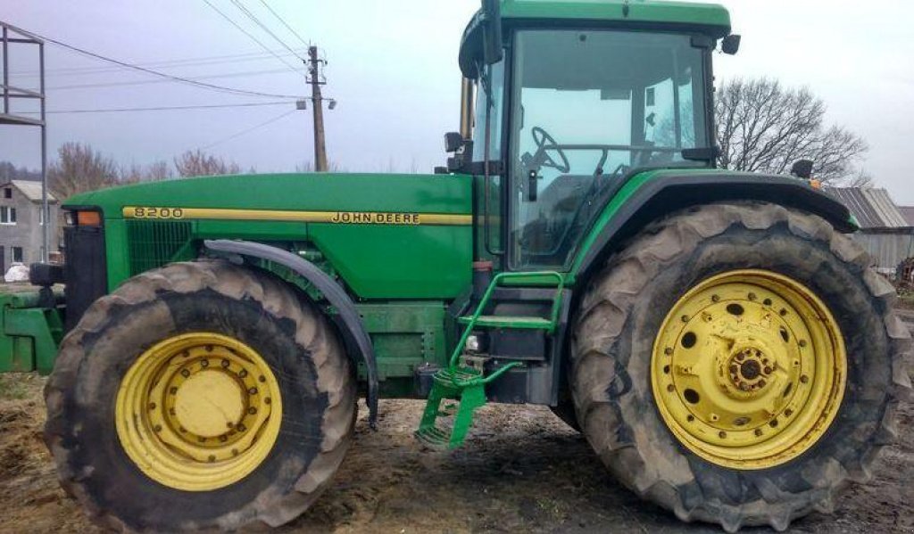 Oldtimer-Traktor del tipo John Deere 8200, Neumaschine In Демидівка (Immagine 3)