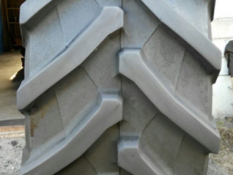 Reifen van het type Trelleborg 710/75R42 TM900,  in Житомир (Foto 1)