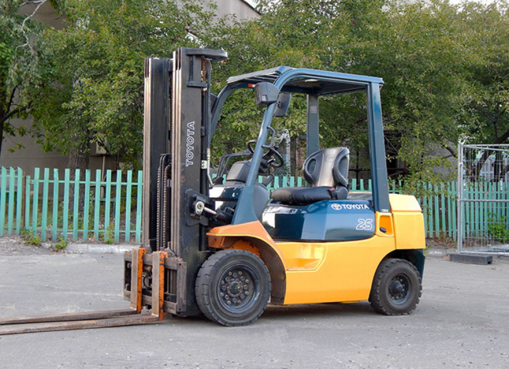 Gabelstapler typu Toyota 62-7FD25,  v Київ (Obrázek 1)