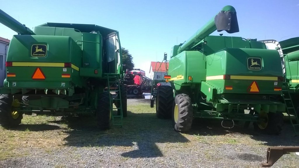 Oldtimer-Mähdrescher des Typs John Deere 9650W,  in Рівне (Bild 6)