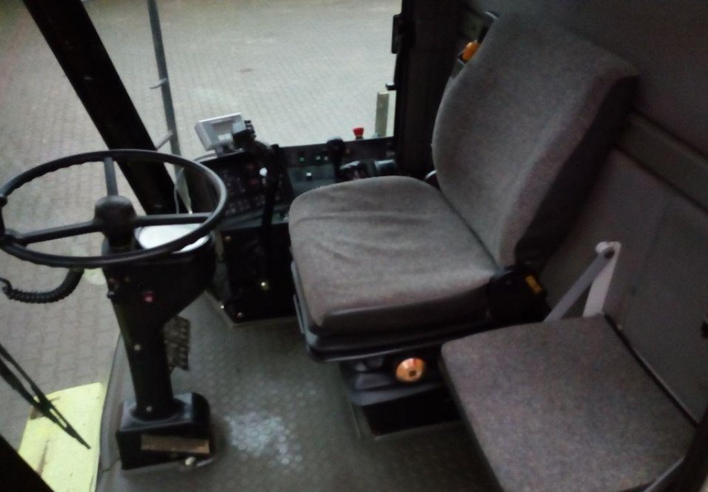 Oldtimer-Mähdrescher des Typs CLAAS Mega 208, Neumaschine in Полтава (Bild 8)