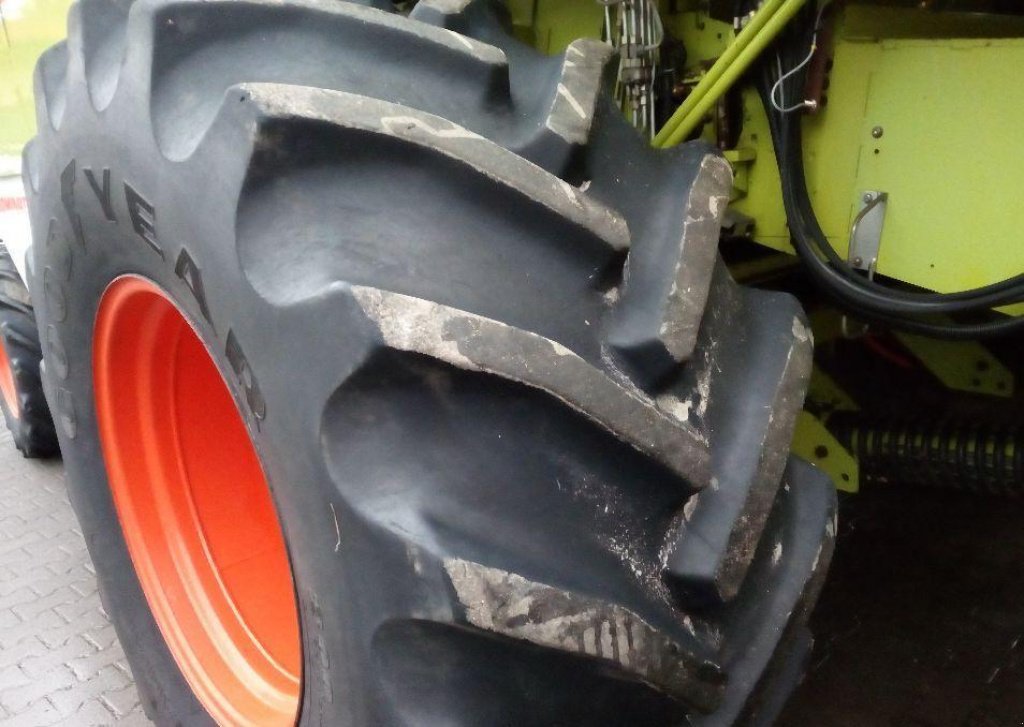 Oldtimer-Mähdrescher des Typs CLAAS Mega 208, Neumaschine in Полтава (Bild 10)