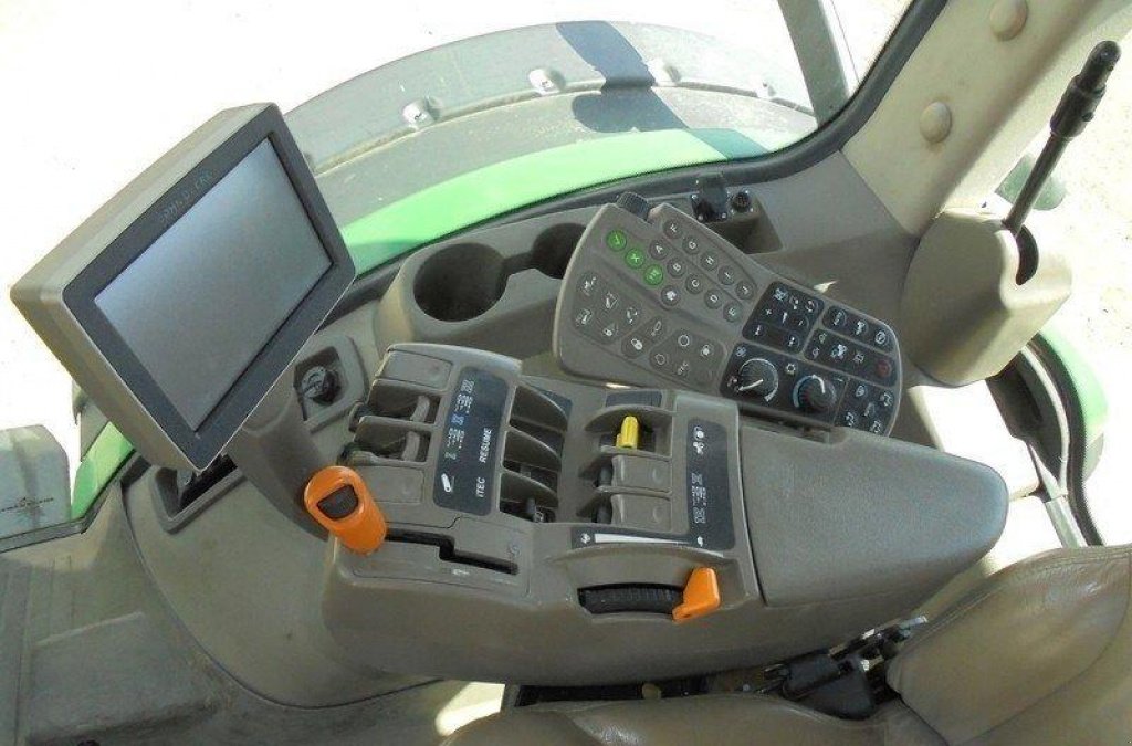 Oldtimer-Traktor del tipo John Deere 8335R, Neumaschine In Полтава (Immagine 2)