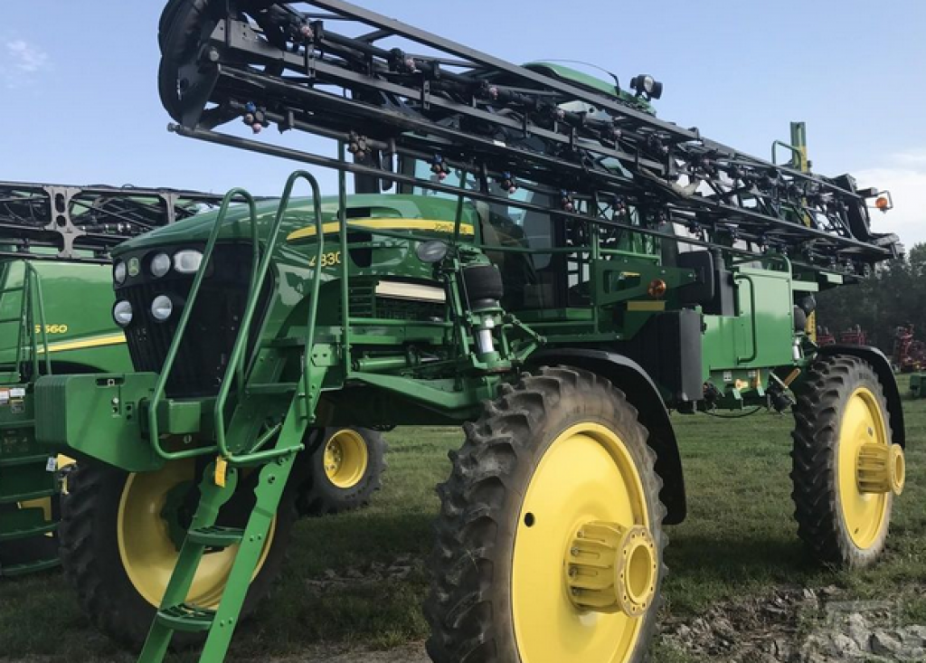 Selbstfahrspritze typu John Deere 4830,  v Біла Церква (Obrázek 1)