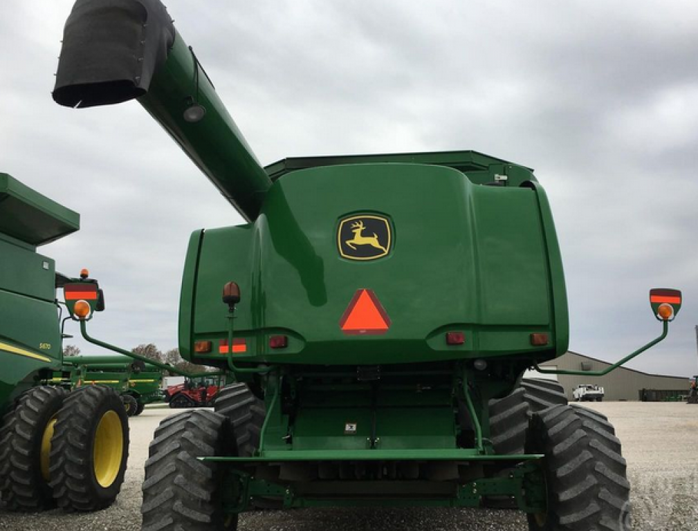 Oldtimer-Mähdrescher des Typs John Deere 9770 STS, Neumaschine in Біла Церква (Bild 2)