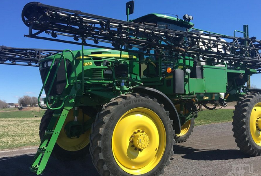 Selbstfahrspritze of the type John Deere 4830,  in Біла Церква (Picture 1)