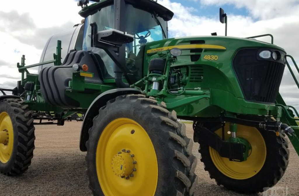 Selbstfahrspritze typu John Deere 4830,  v Біла Церква (Obrázek 1)