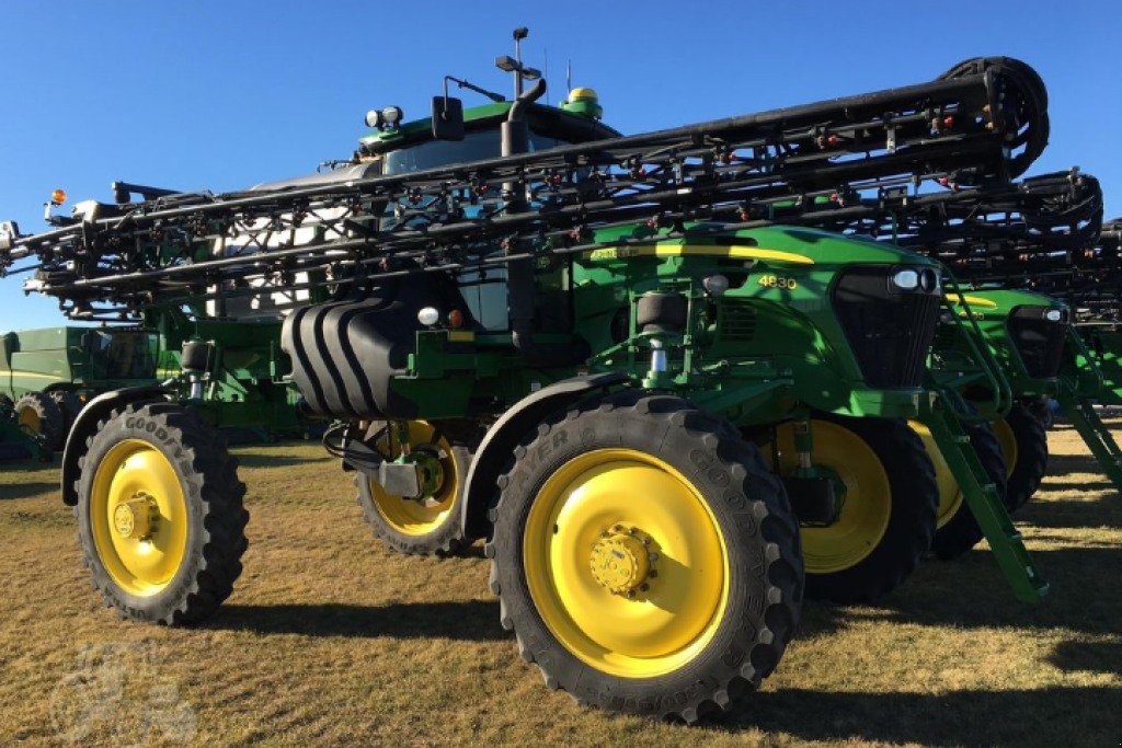 Selbstfahrspritze typu John Deere 4830,  v Біла Церква (Obrázek 1)