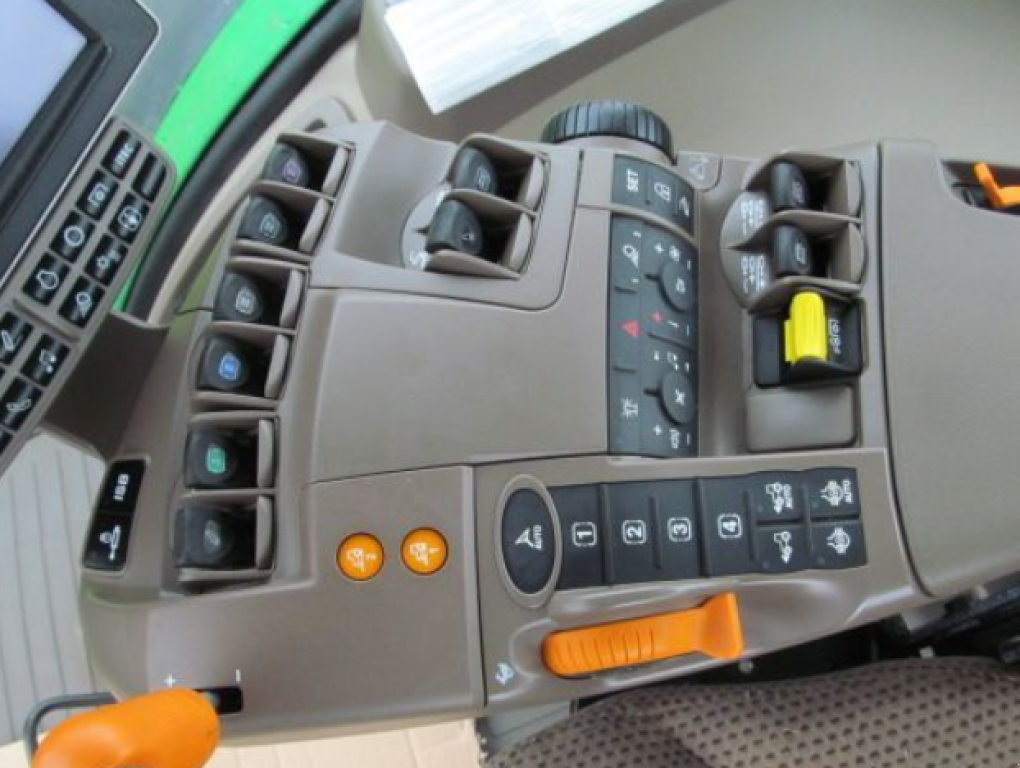 Oldtimer-Traktor typu John Deere 8370R, Neumaschine v Біла Церква (Obrázek 7)