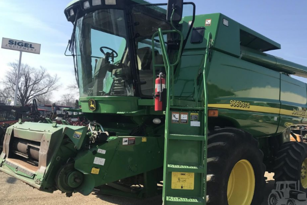 Oldtimer-Mähdrescher des Typs John Deere 9660 STS,  in Біла Церква (Bild 1)