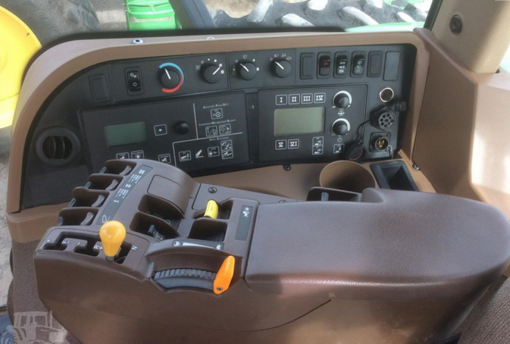 Oldtimer-Traktor des Typs John Deere 8430, Neumaschine in Біла Церква (Bild 7)