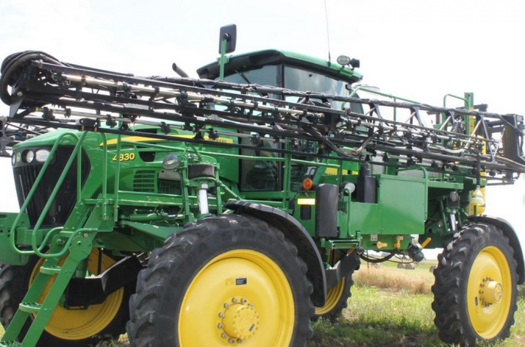 Selbstfahrspritze of the type John Deere 4830,  in Біла Церква (Picture 1)