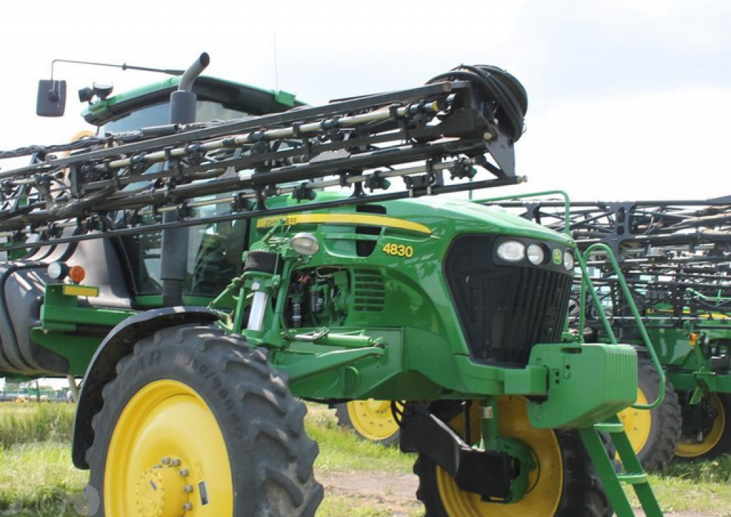 Selbstfahrspritze of the type John Deere 4830,  in Біла Церква (Picture 3)