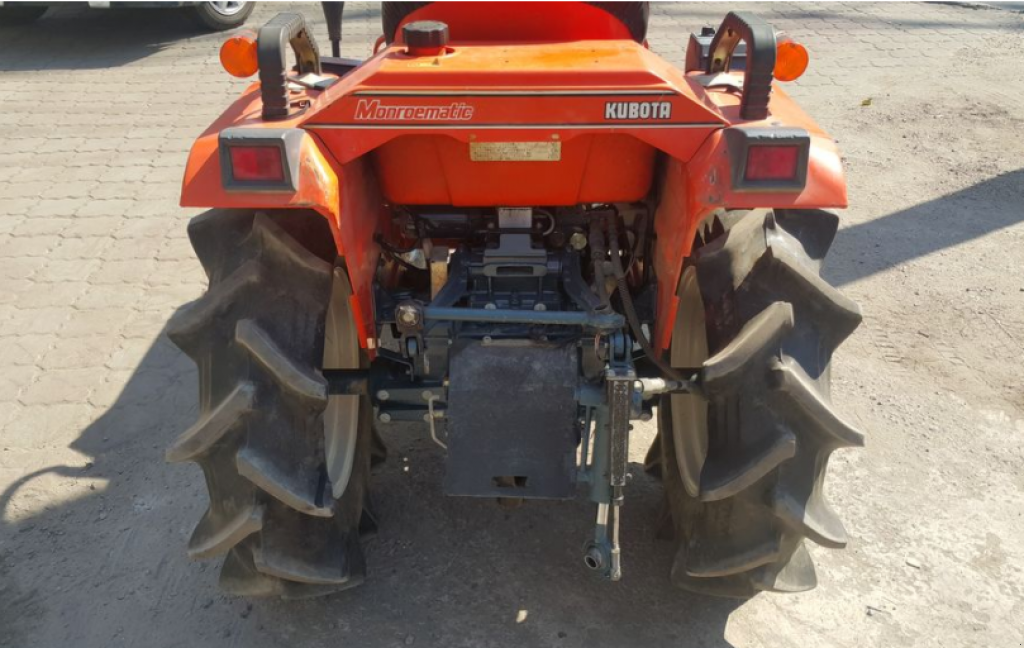 Hopfentraktor Türe ait Kubota B1-14, Neumaschine içinde Одеса (resim 3)