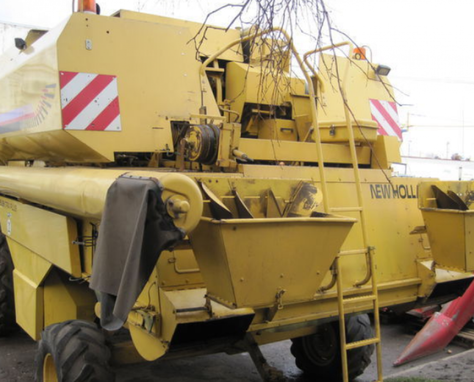 Oldtimer-Mähdrescher del tipo New Holland TF78, Neumaschine In Харків (Immagine 3)