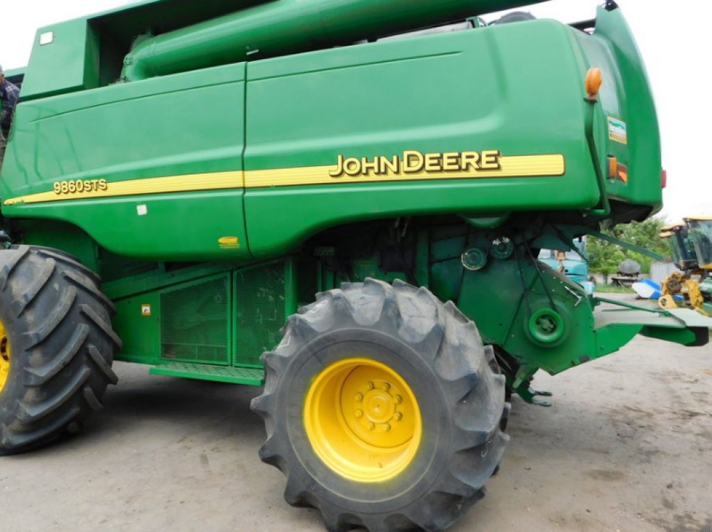 Oldtimer-Mähdrescher a típus John Deere 9860 STS, Neumaschine ekkor: Харків (Kép 5)