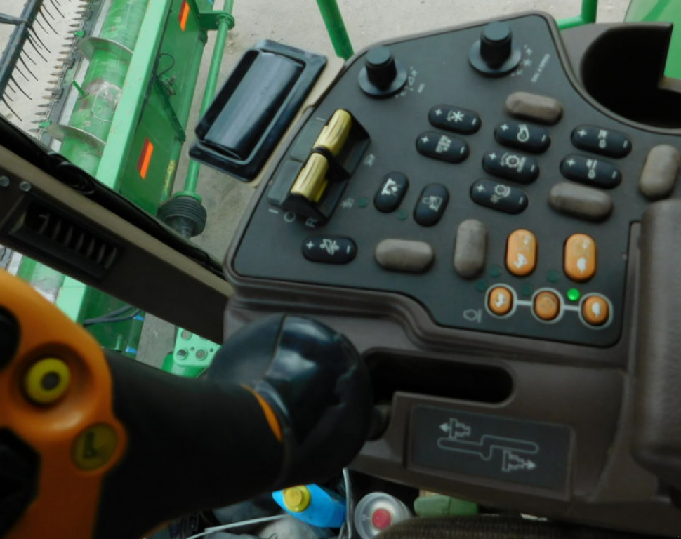 Oldtimer-Mähdrescher a típus John Deere 9860 STS, Neumaschine ekkor: Харків (Kép 9)